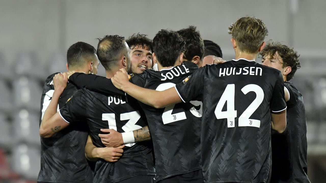 L'esultanza dei bianconeri durante il match contro l'AlbinoLeffe