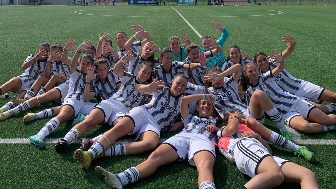 L'esultanza della squadra di Fabio Scrofani dopo il successo contro l'Inter