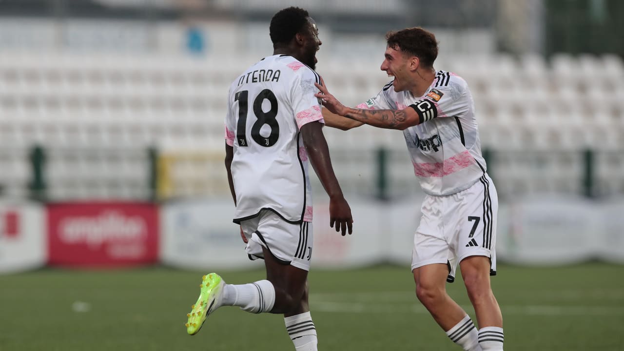 Jean-Claude Ntenda esulta dopo il suo primo gol tra i professionisti