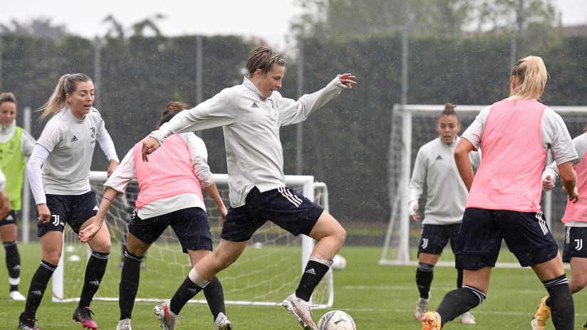 Women | At work in the rain