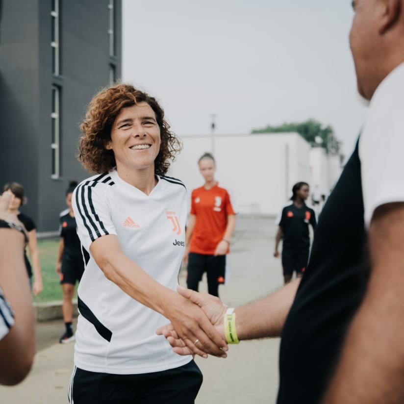 Juventus Women surprise the kids at the Juventus Summer Camp