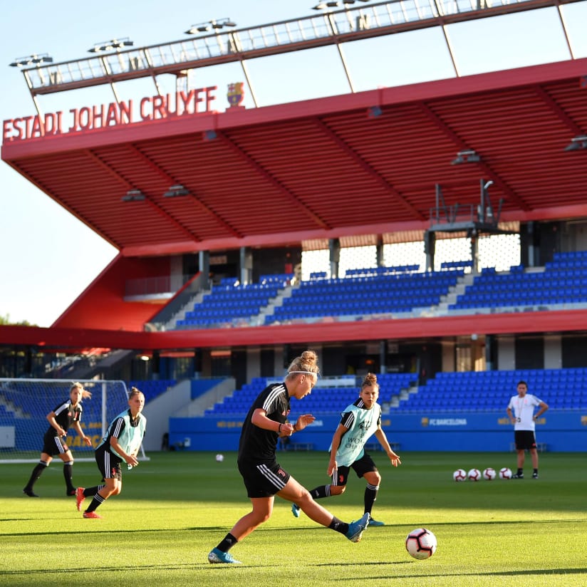 Women train at Estadi Johan Cruyff