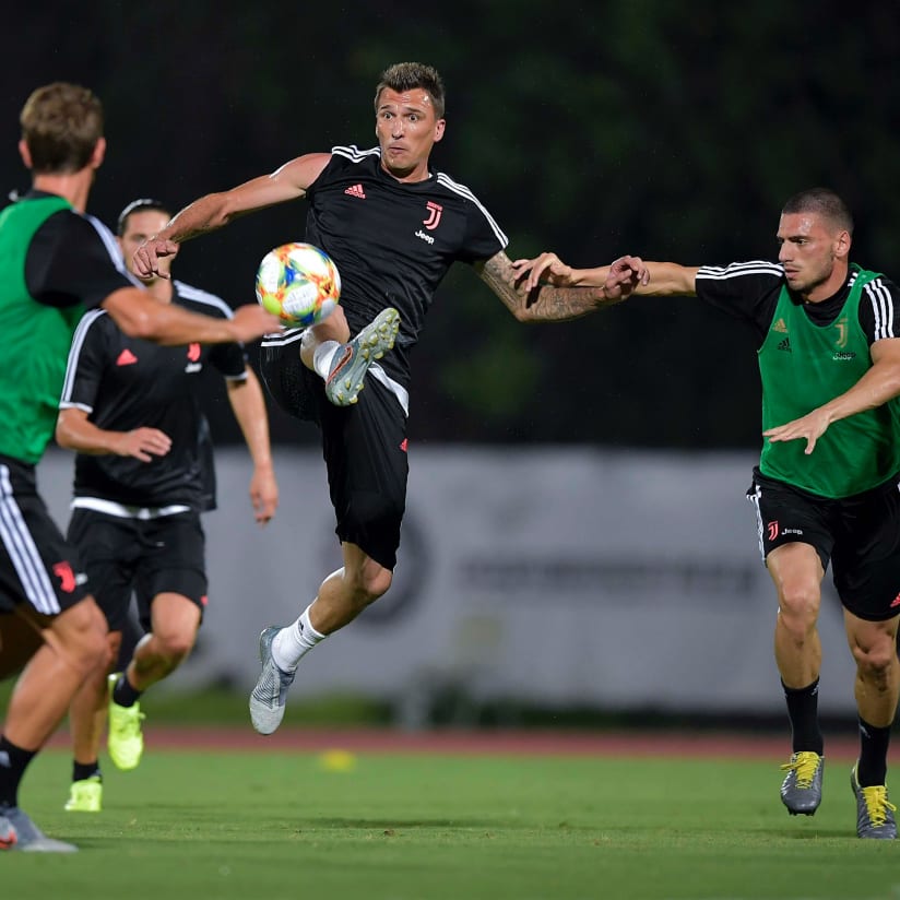 Gallery | Juventus train in front of the fans