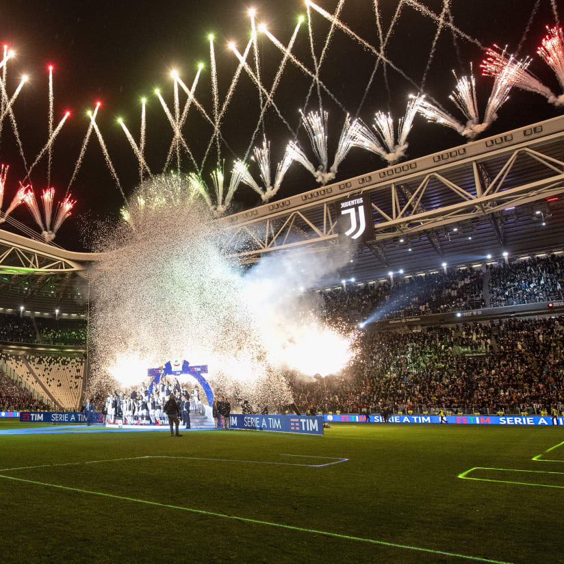 The fireworks flow at the Allianz