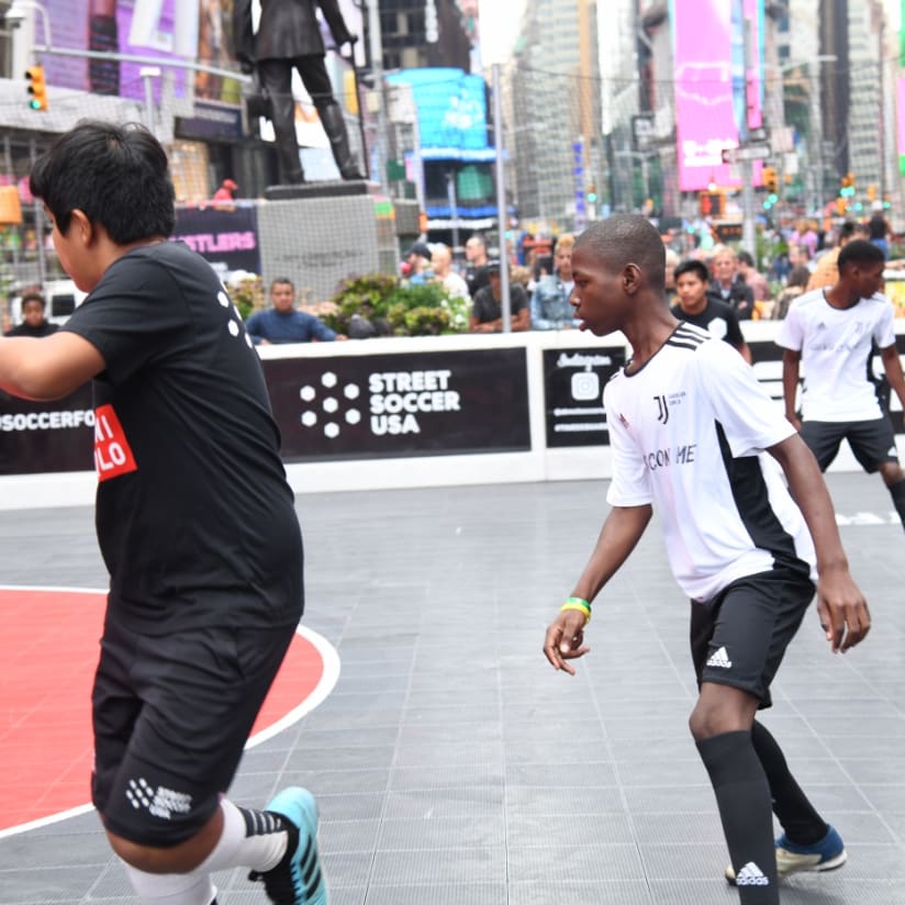Gallery | 'Gioca con Me' at Times Square