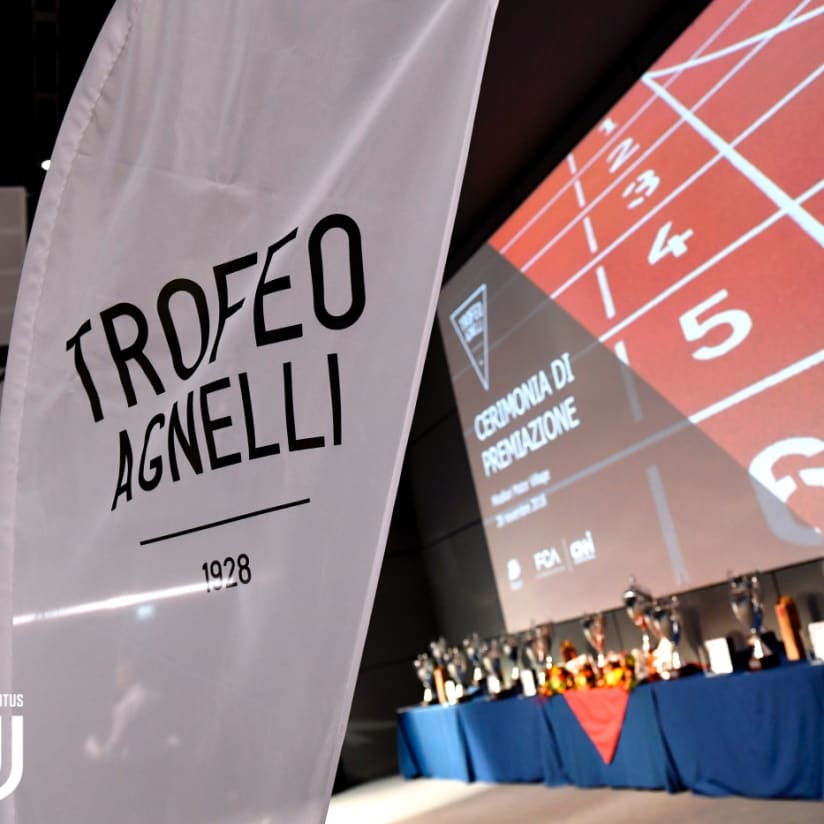 Trofeo Agnelli 2018: Bernardeschi awards the winners