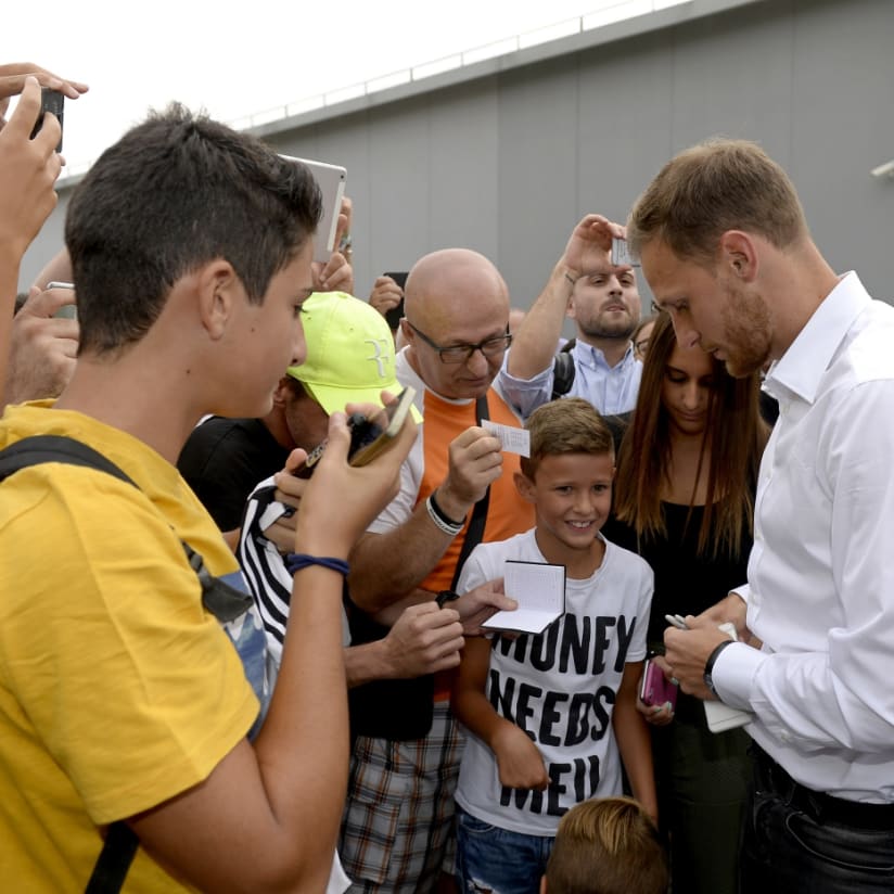 Benedikt Höwedes at J|Medical