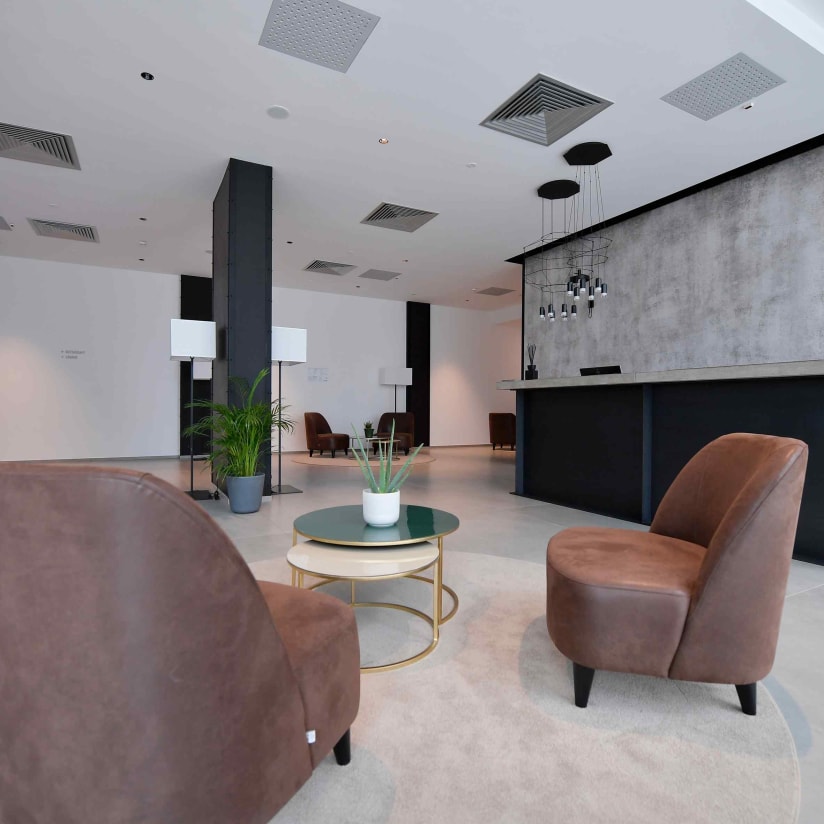 Discovering the J|Hotel