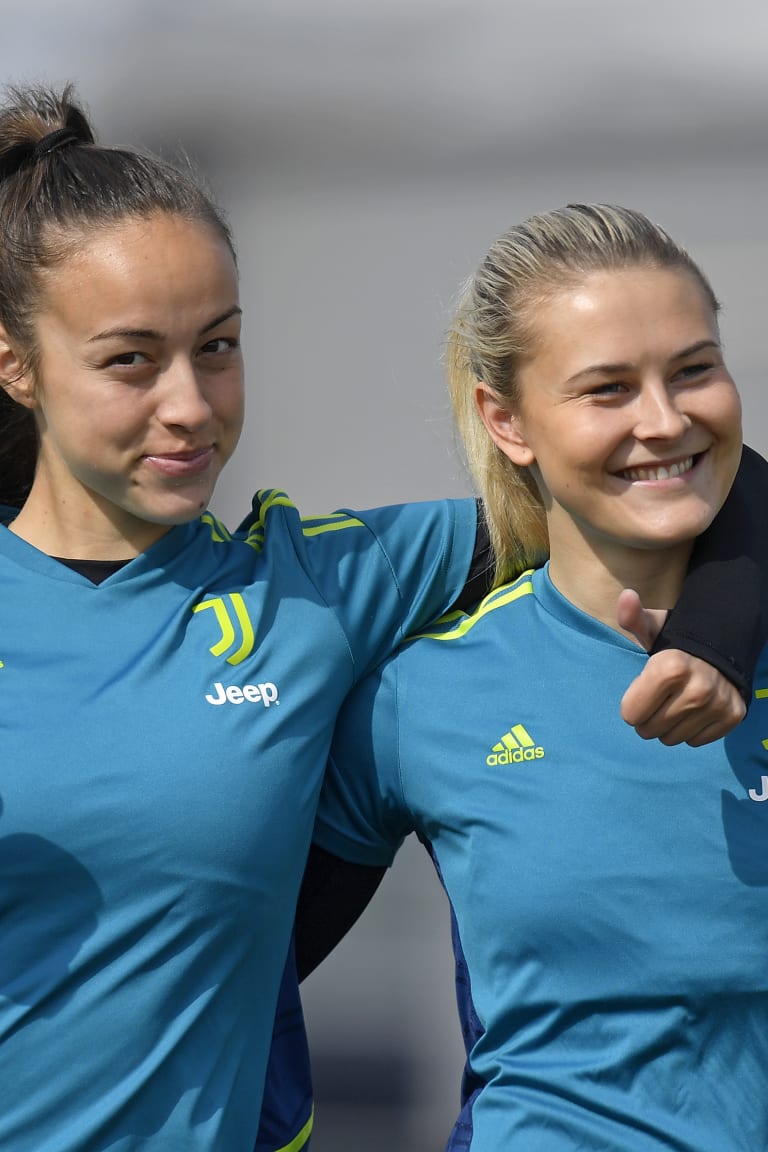 Women | Whisper Challenge with Julia Grosso & Amanda Nilden