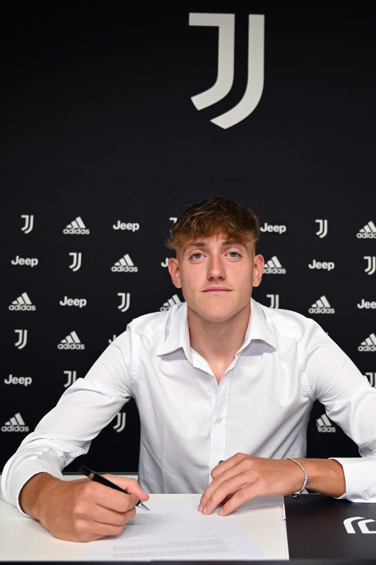 Under 19 | Firman firma il primo contratto