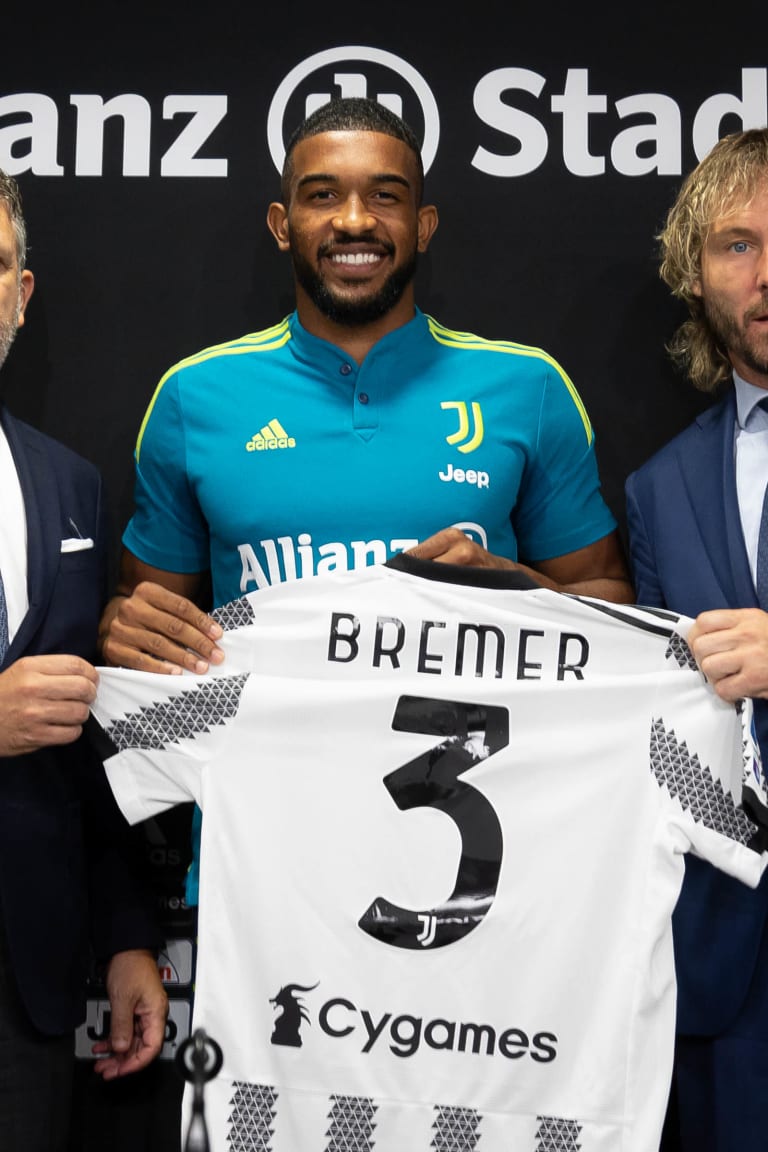 La presentazione di Gleison Bremer